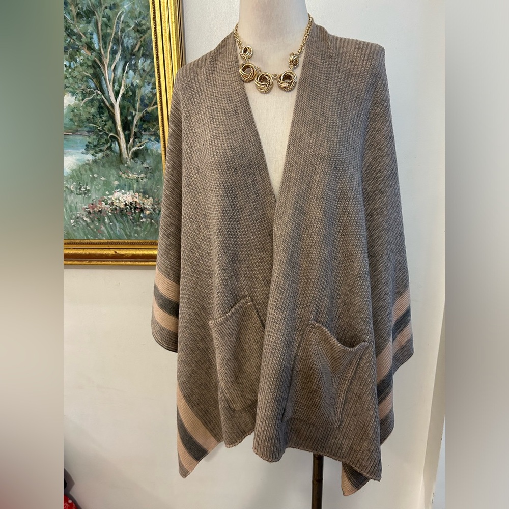 No Name like new open front poncho/pockets one size